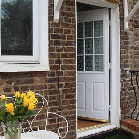 Bright London Garden Studio! Exterior photo
