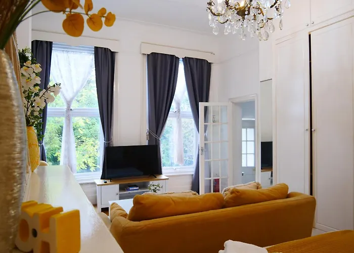 Bright London Garden Studio!